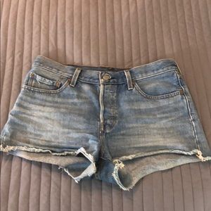 Levi’s 501 cut-off shorts